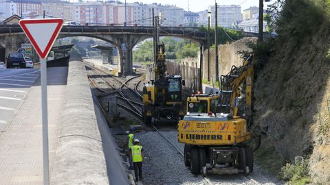 Obras para el cambio de v�as y traviesas junto a la estaci�n de Lugo, hace dos semanas