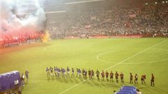 Se cumplen 25 a�os del deb�t del Oviedo en Europa.Jugadores de Oviedo y Genoa antes del comienzo del encuentro