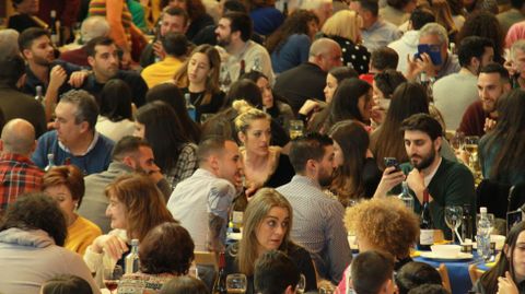 Codillo.M�s de 1.050 comensales se citaron en la Festa do Codillo