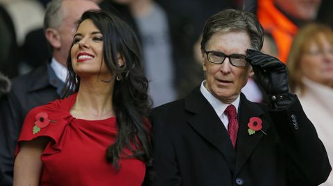 Liverpool. John Henry. Desde que se hizo con el Liverpool en el 2010, el magnate estadounidense ha protagonizado algunas pol�micas y desencuentros con los hinchas reds.