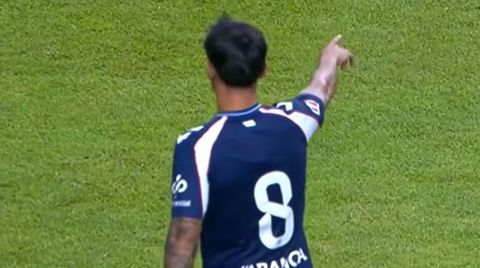 Miguel Rom�n, en su reaparici�n con el Celta tras lesi�n, estrenando el dorsal 8.