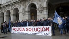CONCENTRACION DE POLICIAS LOCALES DELANTE DEL AYUNTAMIENTO DE A CORU�A