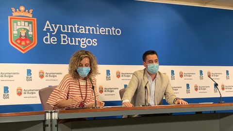 Daniel de la Rosa, alcalde de Burgos con Blanca Carpintero, concejal de Seguridad