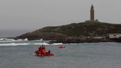 Salvamento Mar�timo contin�a con la b�squeda en la bah�a de A Coru�a.