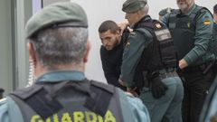 Los ocho detenidos por la muerte de dos guardias civiles en Barbate llegan a los juzgados