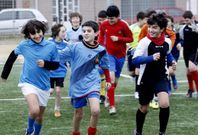 Los futbolistas alevines del Calasancio, en el entrenamiento del martes en el Luis Bodegas.