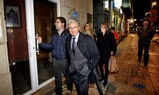 El grupo de ediles del PP que protagoniz� un plante ante Moreira, a las puertas del PP en el 2012.