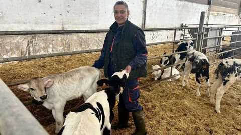 Teresa Teijeiro, gandeira de A Rigueira, unha pequena parroquia de A Pastoriza.
