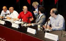 Jos� Manuel Fern�ndez (izda.) presidir� su primera junta tras relevar a Mauricio Rodr�guez (de rojo).