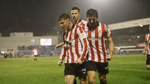 Los jugadores del Athletic Club celebrando el gol de Jauregizar