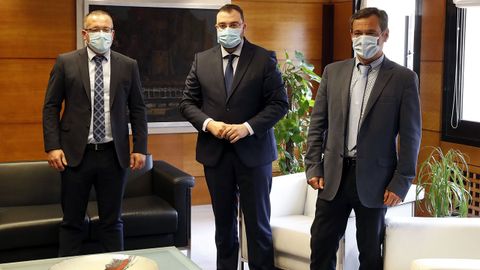  El presidente del Principado, Adri�n Barb�n, recibe al presidente de la CAC-Asprocon, Joel Garc�a, y al vicepresidente, Juan Ordieres.