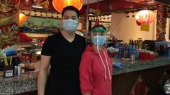  Yaije Bao y Weilian Xia, en su restaurante chino de Ourense
