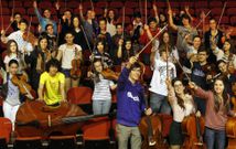 La Sinf�nica, con iniciativas pioneras como su orquesta de ni�os (en la foto la formaci�n de 2012) es un referente del proyecto. 