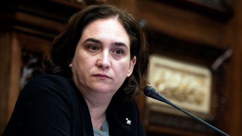 Ada Colau pierde la cuesti�n de confianza y reta a la oposici�n para que elija a un nuevo alcalde