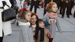 Pancartas, abrazos y l�grimas en el muelle 10 de Navantia