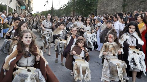 Desfilaron en el Arde Lucus castrexos de todas las edades