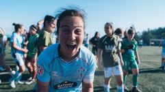 La jugadora de As Celtas Sara �lvarez, �Mu�i�, celebrando un triunfo en A Madroa.