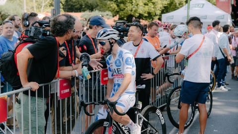 Momento antes de la salida de La Vuelta en Ourense.