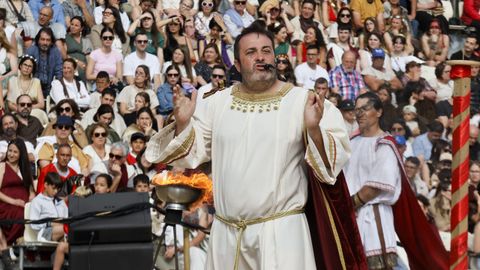 El emisario de Roma dirigió el espectáculo junto a su ayudante