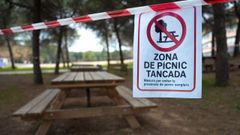 Zonas de picnic de la UAB cerradas tras un cartel alertando de la presencia de la peste porcina