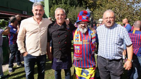 COMIDA DE PERSONAS SORDAS DE GALICIA DE DISTINTAS PEÑAS DEL BARSA EN EL RESTAURANTE DON PAQUITO,