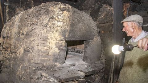 Horno casero de As Portas, hecho en parte de antiguos ladrillos