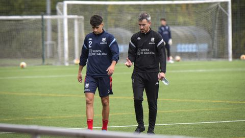 Rub&eacute;n Dom&iacute;nguez junto a Exp&oacute;sito durante un entrenamiento 