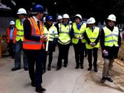 La directora general de Acuaes, en las obras de saneamiento.