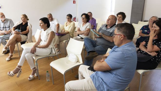 Algunos de los asistentes a la reuni�n celebrada ayer en el Museo Man de Camelle
