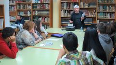 Taller de poesa en la biblioteca municipal de Monforte