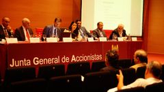 La presidenta, Lupe Murillo, reprocha a Jos Luis Tilve, su actitud en la junta de accionistas del Pontevedra CF