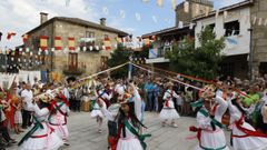 La plaza de Vilanova dos Infantes se engalan� para recibir a los romeros