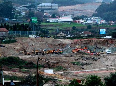 Las m�quinas se concentraban ayer en la zona que ocupar�n los edificios de las cooperativas.