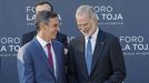 El rey Felipe VI, junto al presidente del Gobierno, Pedro S�nchez, en O Grove (Pontevedra) durante la inauguraci�n de la VIII edici�n del Foro La Toja.