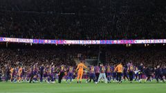 La plantilla del Barcelona celebra el t�tulo de Liga en el Camp Nou.