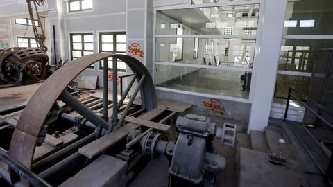 Interior de la F�brica de la Luz de Lugo con maquinaria