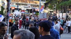 Protestas estudiantiles junto a la sede de la radio y televisin pblica de Serbia, en Belgrado.