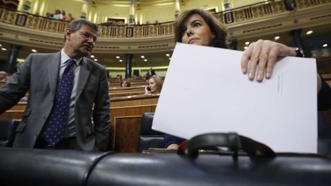 Moci�n de censura. La vicepresidenta del Gobierno, Soraya S�enz de Santamar�ay el ministro de Justicia, Raael Catal�.
