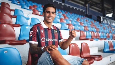 Hugo Sotelo se ha incorporado este lunes al Levante como cedido por el Celta.