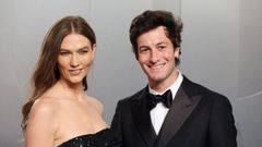 Joshua Kushner junto a su mujer Karlie Kloss.