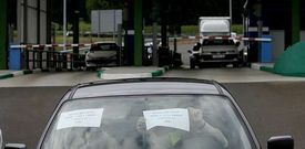 Los trabajadores y representantes sindicales realizaron hace unos d�as una protesta en el peaje de Silleda e informando a los usuarios.
