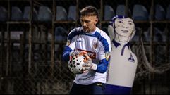 Ionut Andrei Radu, entrenando con la selecci�n de Ruman�a este martes.