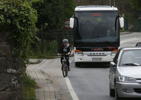 El paseo evitaría a los ciclistas usar la peligrosa carretera interior.