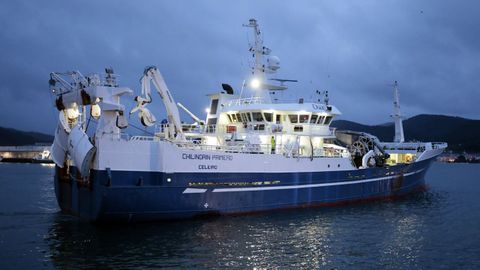 El arrastrero Chilindr&iacute;n Primero zarpa de Celeiro