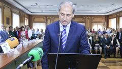 El alcalde en funciones, Jos� Tom�, en el pleno de investidura tras las municipales del 2015