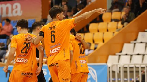 Pitero dedica el primero de los goles que anot este sbado en el Visa Alegre