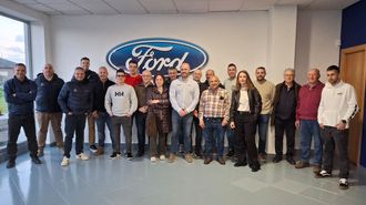 Foto de familia de Talleres Icardi, con Lugocar y Marypoppins