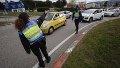 Controles policiales en el acceso a Pontevedra por la avenida de Lugo