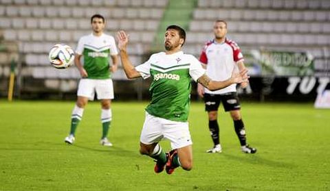 Iv�n Forte destaca por su fuerza y entrega en el terreno de juego y adem�s es uno de los habituales en el once inicial racinguista. 