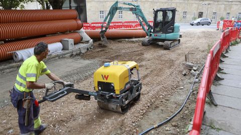 En la calle continuaban ayer los trabajos para cubrir la zona de excavaci�n de los restos.
